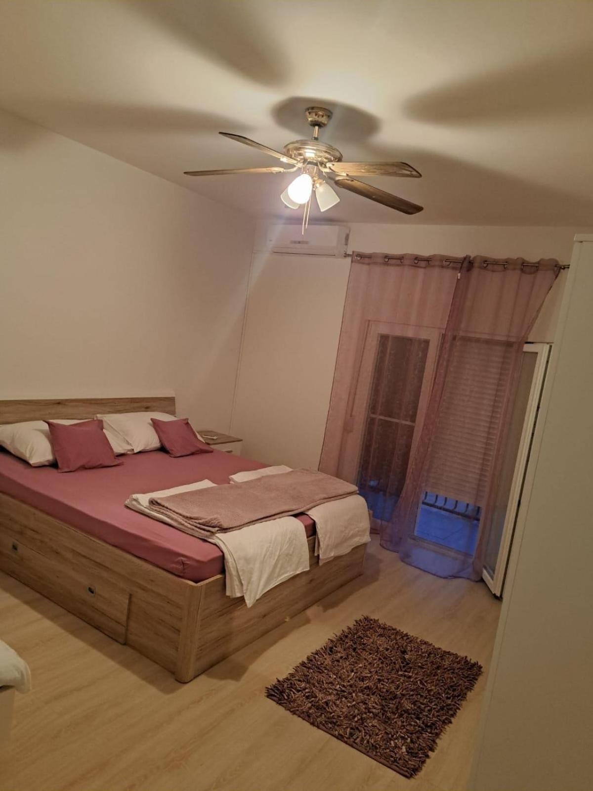 Apartments By The Sea Turanj, Biograd - 364 Екстериор снимка